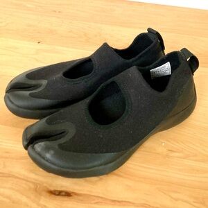 Tabi cut out shoes unisex